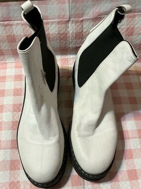 Marc Fisher White Leather Chelsea Boots with Black Elastic